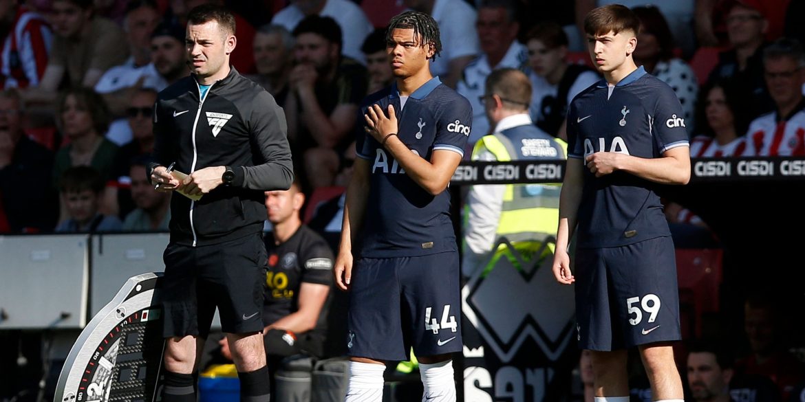 Man City want to beat Man Utd to signing of "incredible" 16 y/o this summer