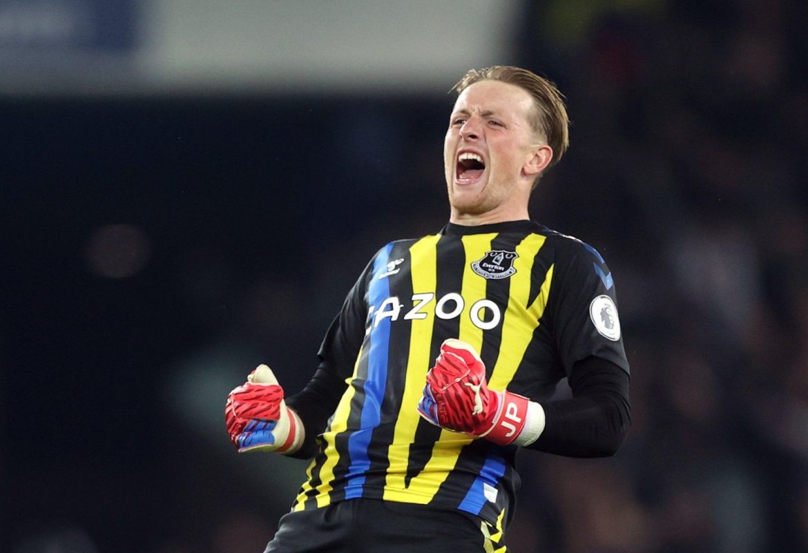 Scott coy over Pickford’s Everton contract