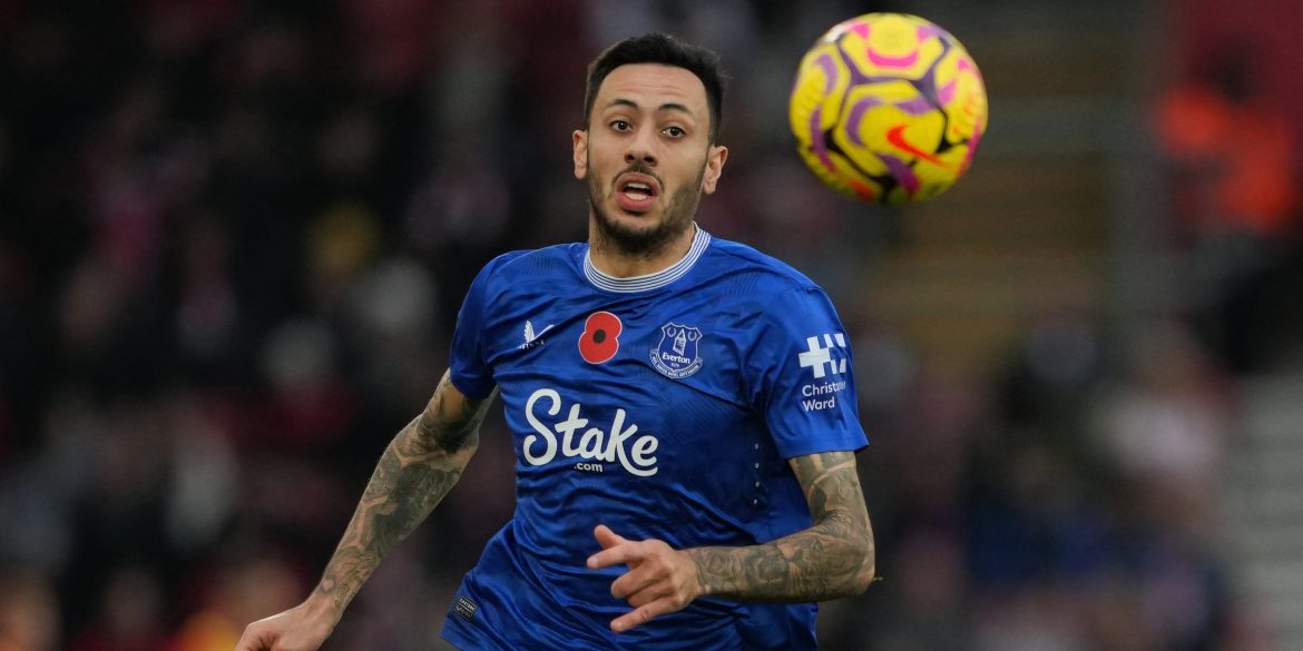 Everton make approach for £29m McNeil upgrade who Van Dijk called "difficult"
